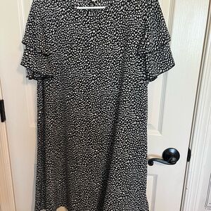 Elegant Black and White Patterned Midi Dress